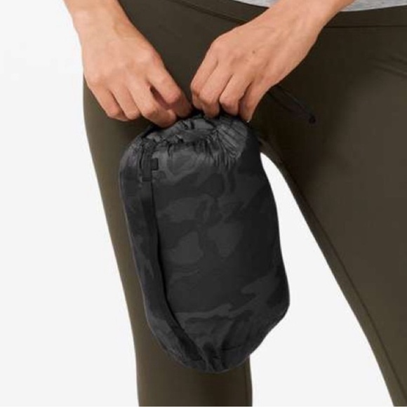 Lululemon Pack It Down Jacket
Incognito Camo Multi Grey, size 4 - Picture 3 of 7